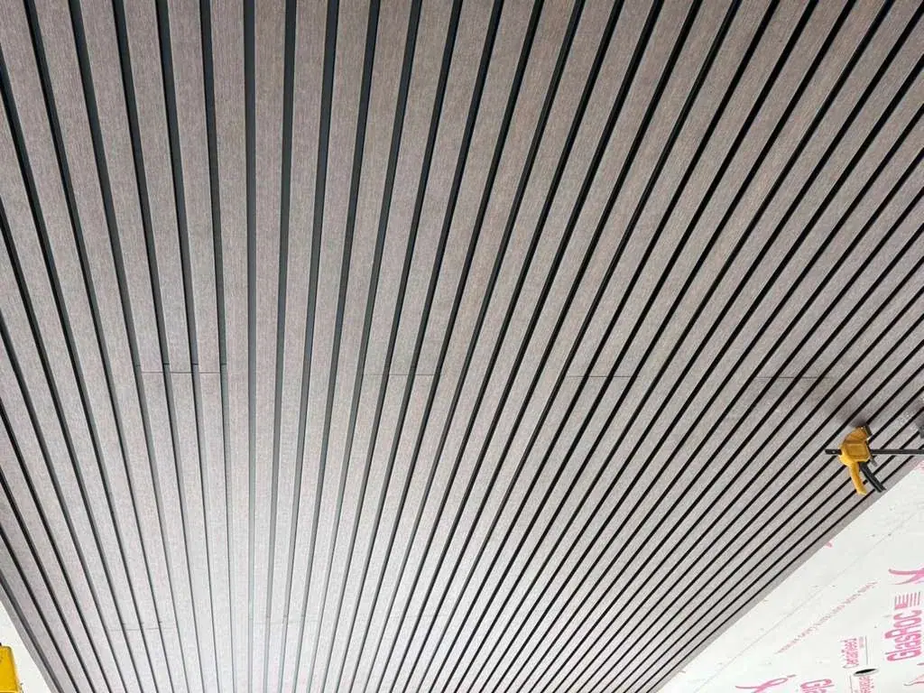 Close-up of the slat detail with a constant gap